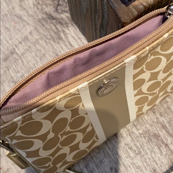 New Gold & tan Coach signature wristlet - Picture 6 of 6